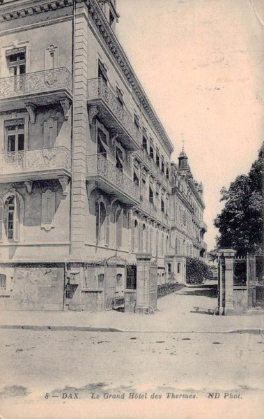 Le grand Hotel des Thermes Vorderseite