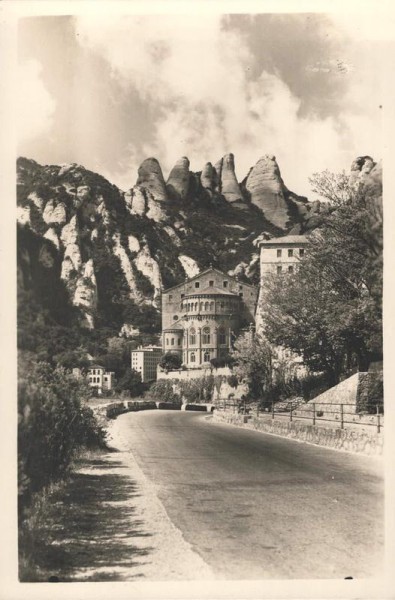 Montserrat. Abside de la Basílica y picos de Santa Magdalena Vorderseite