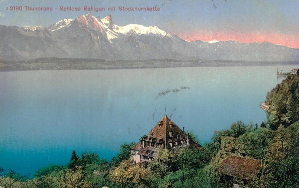 Thunersee, Schloss Ralligen mit Stockhornkette Vorderseite