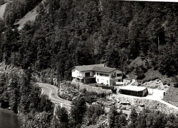 J. Bissig Ferienhaus "Schloss" Gersau - Flugaufnahmen Vorderseite