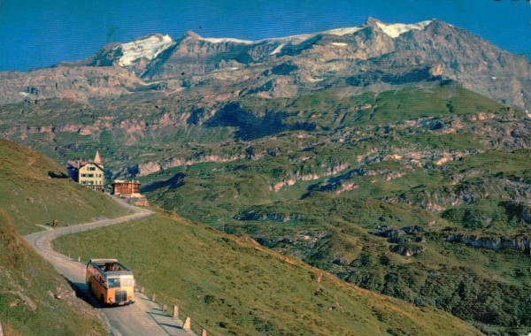 Klausenpass mit Clariden und Kammlistock mit Postauto Vorderseite