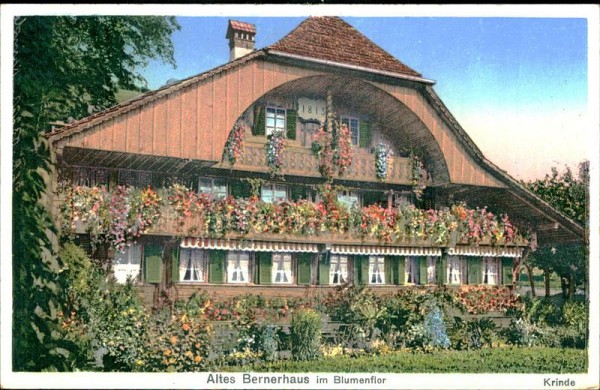 Altes Bernhaus im Blumenflor Vorderseite