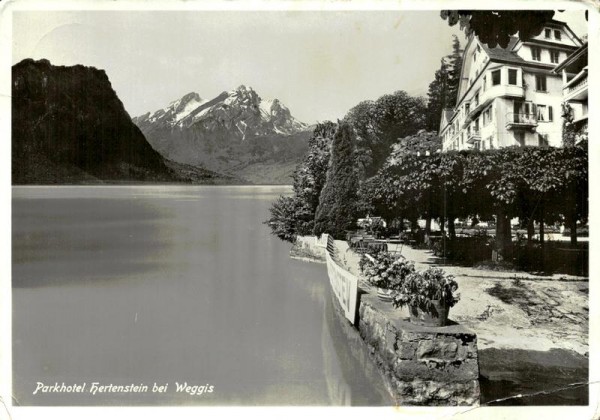 Parkhotel Hertenstein bei Weggis Vorderseite