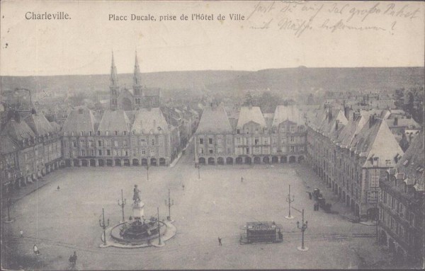 Charleville, Place Ducale Vorderseite