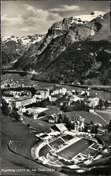 Engelberg (1019 m) mit Titlis (3239 m) Vorderseite