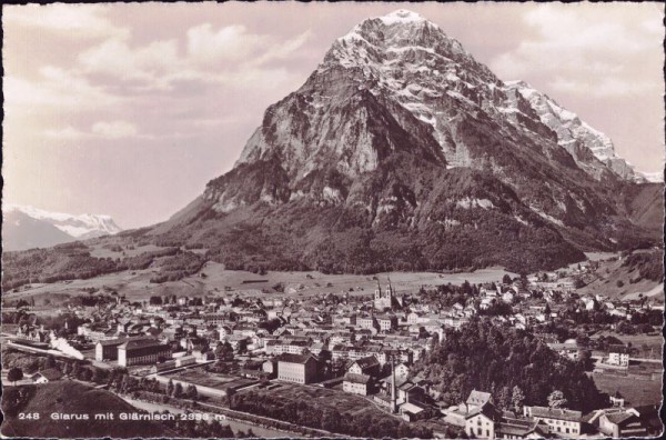 Glarus mit Glärnisch 2333m