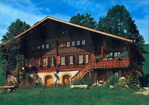 Saanen-Gstaad, "Saanehus" Bauernhaus aus dem Jahr 1755 Vorderseite