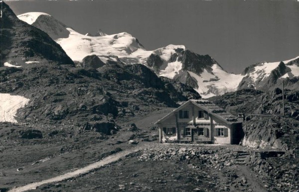 Gwächtenhorn und Tierberge, Restaurant Sustenpasshöhe Vorderseite