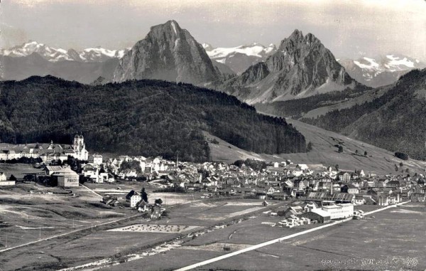 Einsiedeln mit den Alpen Vorderseite