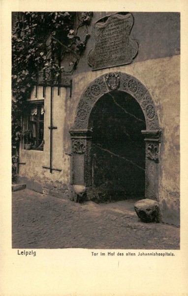 Leipzig - Tor im Hof des alten Johannishospitals Vorderseite
