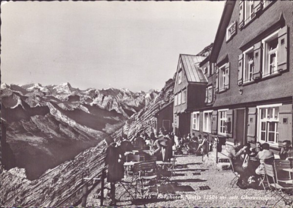 Berghotel Säntis mit Glarneralpen