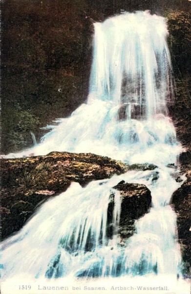 Lauenen bei Saanen. Artbach-Wasserfall Vorderseite
