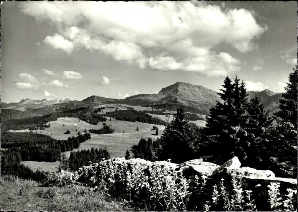 Regulastein mit Tanzboden und Speer Vorderseite