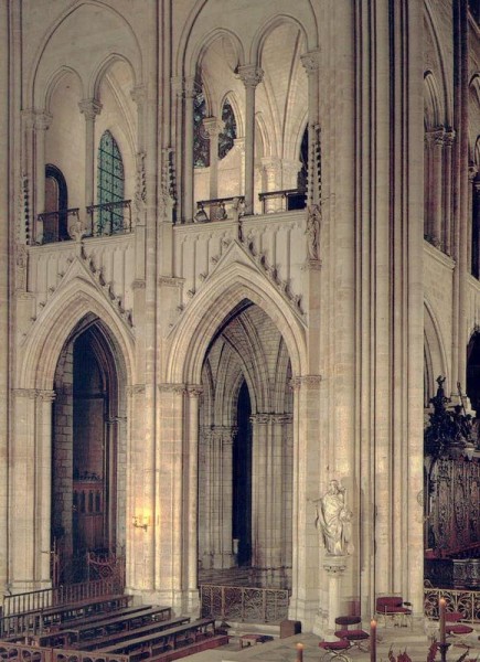  La Cathédrale Notre-Dame de Paris. La croisée des transepts vers le nord-est Vorderseite