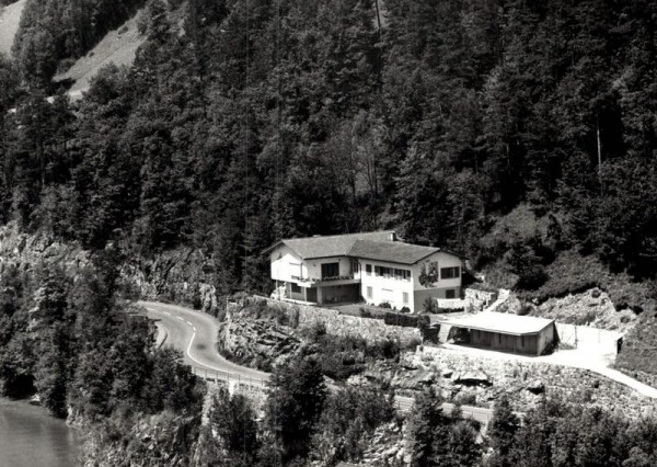 J. Bissig Ferienhaus "Schloss" Gersau - Flugaufnahmen Vorderseite