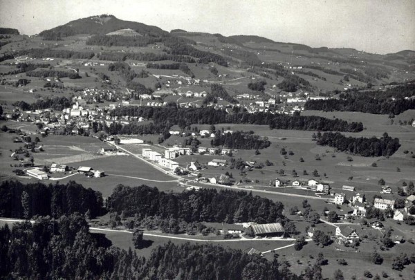 Laupen ZH - Flugaufnahmen Vorderseite