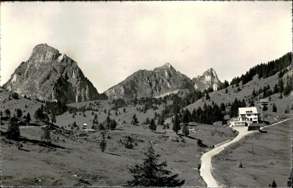 Ibergeregg, Hotel Passhöhe mit Mythen Vorderseite