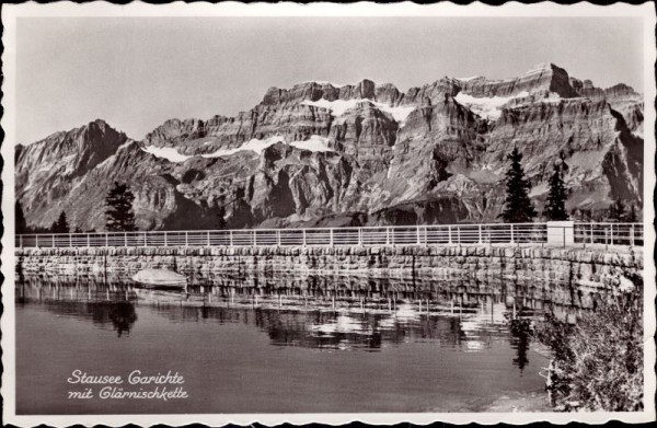 Stausee Garichte mit Glärnischkette