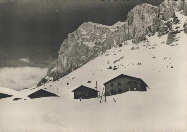 St. Antönien. Berghaus Sulzfluh mit Scheienfluh (Schijenflue) Vorderseite