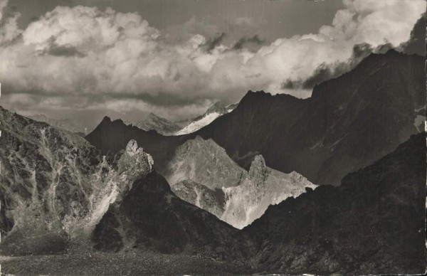 Arolla. Col de Riedmatten et Pas de Chèvre. Les Dents de Veisivi, Dent Perroc Vorderseite