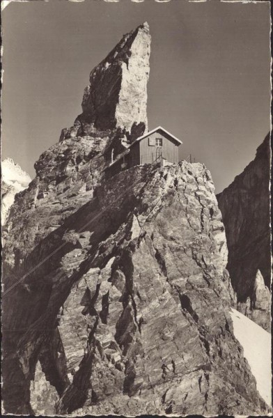 Cabane de Bertol (3311 m) Vorderseite