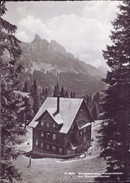 Berggasthaus Plattenbödeli mit Staubernkanzel