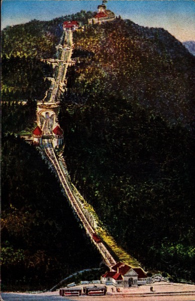 Standseilbahn im Wald