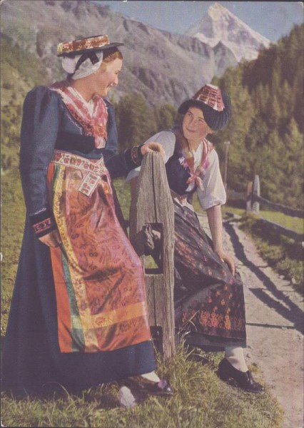 Trachtenfrauen Vorderseite