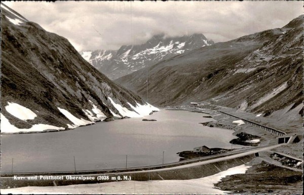 Kur- und Posthotel Oberalpsee Vorderseite