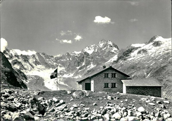 Albignahütte (2336 m) Vorderseite