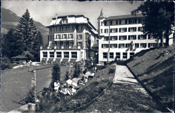 Haus St.Josef mit Marienburg und Garten Lungern Vorderseite