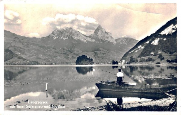 Lauerzersee mit Insel Schwanau und Mythen Vorderseite