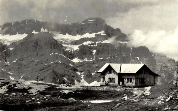 Leglerhütte mit Glärnischkette Vorderseite