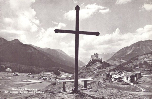 Blick vom Kreuzberg auf Schloss Tarasp und Fontana