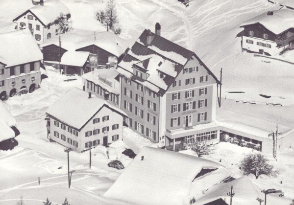 Hotel Stätzerhorn, Parpan GR  -  Flugaufnahmen Vorderseite