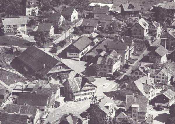 Gasthaus & Metzgerei z. Ochsen, Menzingen ZG  -  Flugaufnahmen Vorderseite
