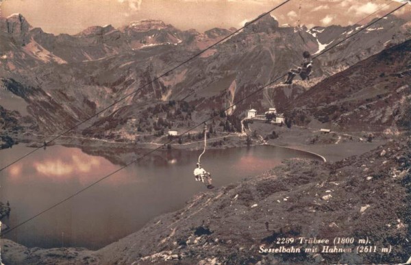 Trübsee. Sesselbahn mit Hahnen Vorderseite