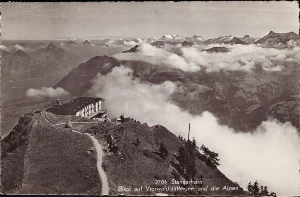 Stanserhorn. Blick auf Vierwaldstättersee und die Alpen