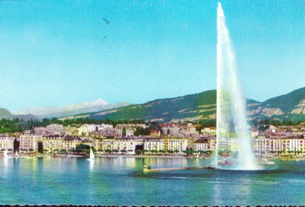Genf - Springbrunnen und der Montblanc
