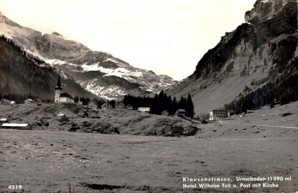 Klausenstrasse. Urnerboden, Hotel Wilhelm Tell u. Post mit Kirche Vorderseite