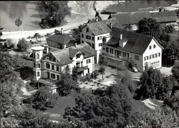 Bäch, Hotel Bächau, Flugaufnahme Vorderseite