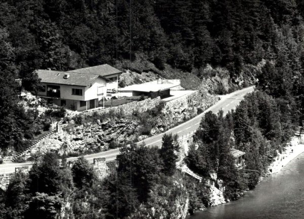 J. Bissig Feerienhaus "Schloss" Gersau - Flugaufnahmen Vorderseite