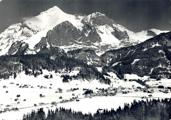 Wintersportplatz Wildhaus mit Säntis und Schafberg Vorderseite