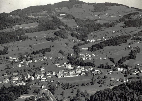 Laupen ZH - Flugaufnahmen Vorderseite