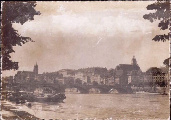 Basel. Mittlere Rheinbrücke mit Martinskirche und Münster