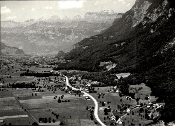Flums, Hochwiesen,  Flugaufnahme Vorderseite