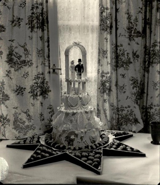 Freizeitausstellung im Hotel Hirschen 1949, Heydrich Hochzeitstorte Vorderseite