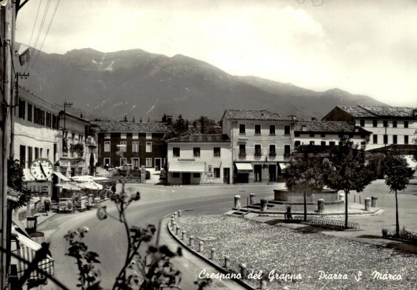 Crespano del Grappa, Piazza S. Marco Vorderseite