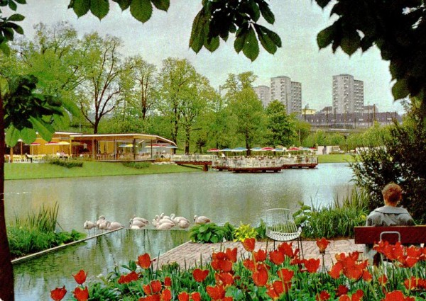 Schöner Ausblick zum Café-Restaurant am See Vorderseite