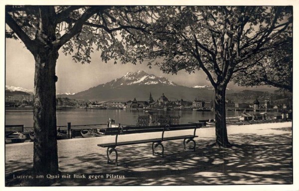 Luzern am Quai mit Blick gegen Pilatus Vorderseite